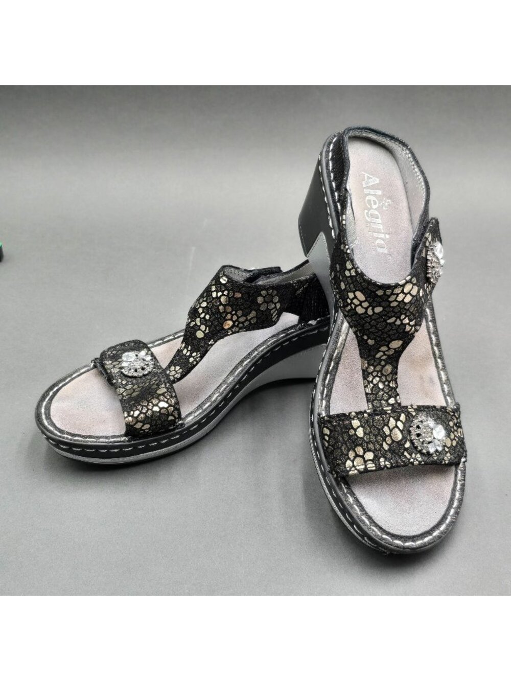 Alegria Lara Pewter Mosaic Wedge Sandals Size 37 T-Strap Comfort Slide